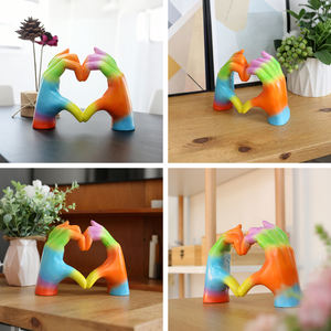 Faible quantité minimale de commande résine arc-en-ciel main Sculpture amour doigt coeur mains Statue cadeau commémoratif pour les familles amis - Product Image 6