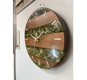 Reloj de Pared Decorativo de Resina y Madera, Moderno, Elegante, Duradero, Funcional y Hecho a Mano, Ideal para Sala de Estar o Dormitorio - Product Image 1