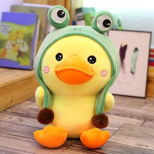Peluche personnalisable en forme de canard jaune avec chapeau de grenouille, jouet en peluche animal sauvage - Product Image 3