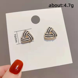 Orecchini a triangolo da donna, gioielli minimalisti alla moda per l'ufficio - Product Image 5