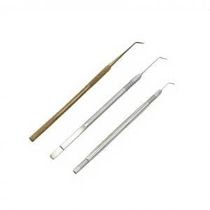 Outil métallique pour rehaussement de cils avec finition argentée et dorée, outil isolateur pour cils avec logo et emballage personnalisés - Product Image 1