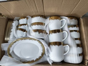 Assiettes <span class=keywords><strong>et</strong></span> plats en céramique écologiques 2026 à prix abordable pour hôtels, mélange blanc <span class=keywords><strong>et</strong></span> bord <span class=keywords><strong>doré</strong></span>, vente en gros par la tonne pour événements - Product Image 4