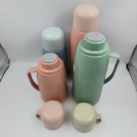 Bouteille isotherme portable en plastique de 1,0 L pour la maison, le camping et l'extérieur, légère et revêtue, vente en gros, livraison en 24h