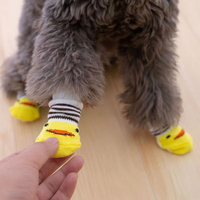 Chaussures pour chiens et animaux de compagnie en tissu bouclé doux et chaud avec semelle en silicone imperméable, design personnalisé, pour femmes