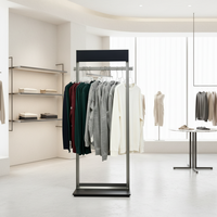 Présentoir de Vêtements Autonome en Métal Personnalisé pour la Vente au Détail – Vente en Gros