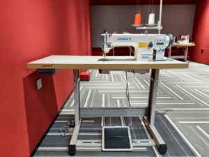 Macchina da Cucire Automatica JK0303D a Trasmissione Diretta di Alta Qualità per Uso Domestico/Industriale, Alta Velocità, Piano Piatto, per Pelle e Abbigliamento - Product Image 1