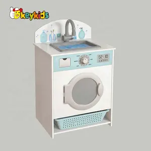 Machine à laver jouet en bois avec évier W10D458