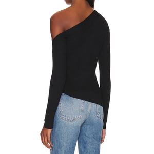 เสื้อเปิดไหล่แขนยาวทรงเอซิมเมตริก ชายเสื้อผ่าข้าง ผ้าริบถัก สำหรับผู้หญิง - Product Image 2