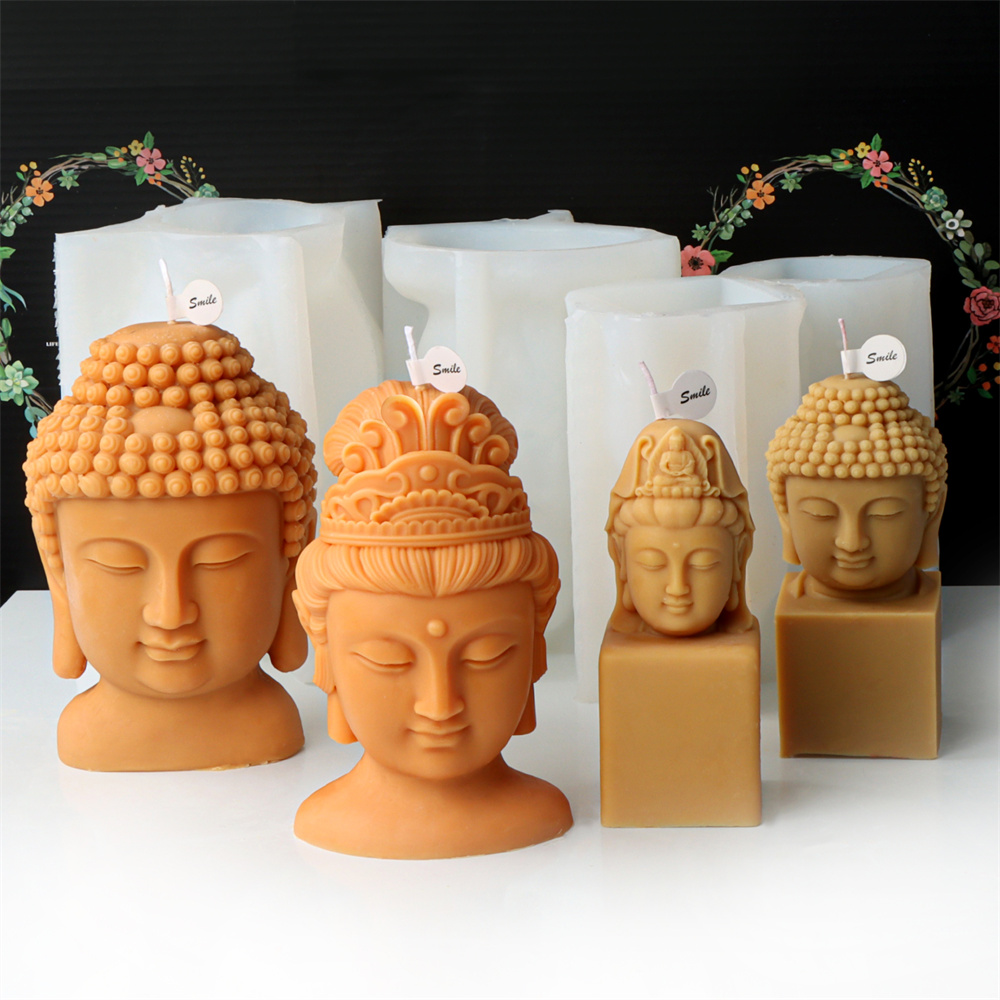 Un Santuario Buddista Con Numerose Statue Di Buddha Immagine Stock