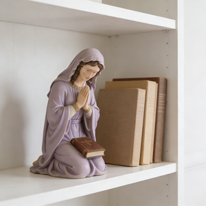 Statua religiosa della Vergine Maria inginocchiata, statuetta in resina della Beata Madre che si prega per l'altare cattolico di casa, elegante regalo spirituale - Product Image 5