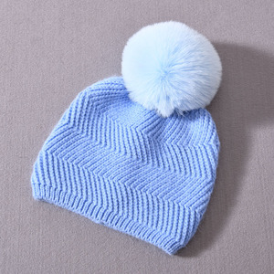 Chapeaux d'hiver pour enfants faits à la main tuques crânes tricotées <span class=keywords><strong>en</strong></span> cachemire doux avec pompon <span class=keywords><strong>en</strong></span> <span class=keywords><strong>fausse</strong></span> <span class=keywords><strong>fourrure</strong></span> amovible mignon bonnet épais et chaud pour le voyage - Product Image 5