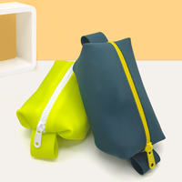 Trousse de maquillage en silicone étanche avec logo personnalisé Trousse de toilette rectangulaire pour femmes Pochette de voyage à fermeture éclair Mignon design fantaisie à la mode