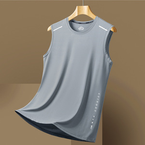 Obtenez l'ajustement parfait avec ce gilet extensible à séchage rapide pour hommes, idéal pour la gym, la course ou la superposition, durable et facile à entretenir - Product Image 4