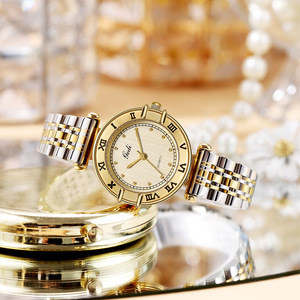 Reloj de pulsera de cuarzo para mujer, bicolor, oro y plata, con números romanos, esfera con efecto rayos de sol, brazalete de acero inoxidable - Product Image 2