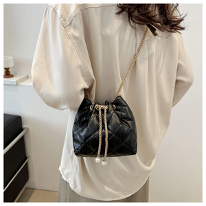 Quilted crossbody/shoulder bucket bag, simple new style, chain strap, trendy casual bag - Product Image 3