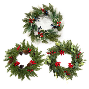 Couronne de Noël à fixer au mur, 5 pouces, avec baies rouges, décoration pour la maison et l'extérieur - Product Image 3