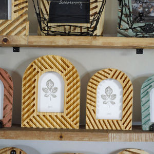 Marcos de Fotos para Fotos Familiares de Estilo Nudista, Fabricación Económica, Marcos de Metal con Flores para Sala de Estar, Juego de 2 - Product Image 4