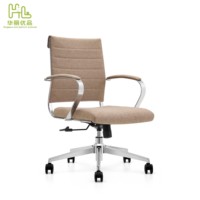 Chaise de bureau ergonomique pivotante de direction avec base en bois et pieds en acier, accoudoirs fixes, design moderne