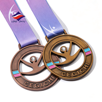 Longzhiyu 20 Jahre Fabrik: Entwerfen Sie Ihre eigene, blanke 2D-Goldmedaille aus Zinklegierung für Marathonläufer – individuelle Sportmedaille aus Metall für Unternehmen