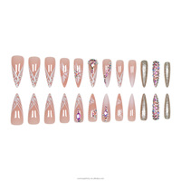 Tendances européennes et américaines en matière de faux ongles : motifs floraux pré-faits avec strass, ongles à presser, ongles artificiels