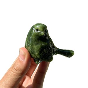 Estatua de pájaro de jade Xiuyu natural, tallada a mano, pequeño adorno de animal, piedra energética de chakra, artesanía para colección - Product Image 2