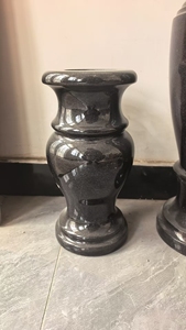 <span class=keywords><strong>Vase</strong></span> funéraire en granit noir - Product Image 2