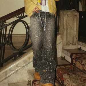 بنطلون جينز رجالي مخصص بتصميم عتيق ممزق ومغسول، مرصع بالكامل بأحجار الراين، بقصة فضفاضة ومستقيمة وواسعة للغاية - Product Image 4