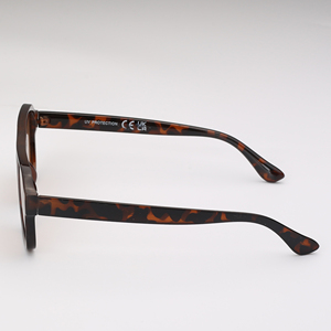 แว่นกันแดดพลาสติกสำหรับผู้ชายสินค้ามาใหม่ป้องกัน UV400สินค้าสี PANTone พร้อมใช้งาน - Product Image 3