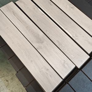 Revêtement de sol stratifié imperméable à l'eau Ac4 Black Core Piso Plstico Laminado <span class=keywords><strong>Negro</strong></span> Revêtement de sol stratifié imperméable en PVC à bon prix - Product Image 6