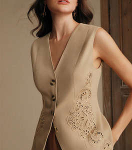 เสื้อกั๊กปักลายดอกไม้มีรูสำหรับผู้หญิง2025ใหม่ฤดูใบไม้ผลิฤดูร้อนหรูหราทันสมัย - Product Image 3