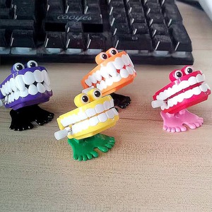 Jouet à remonter à dents qui grincent, motif dessin animé, bouche qui marche et dents qui sautent, jouet fantaisie pour farces, cadeau de fête, vente en gros, faible MOQ - Product Image 1