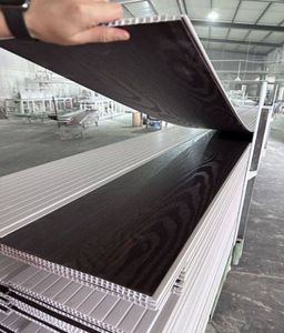 Paneles de Plástico <span class=keywords><strong>con</strong></span> Acabado de <span class=keywords><strong>Madera</strong></span> de Alto Brillo de 200*8 mm, Placas para Techo de PVC, Plafón de PVC - Product Image 5