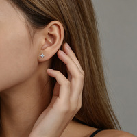 Ensemble de bijoux trèfle à quatre feuilles en argent sterling S925 |   Pierres facettées bleues et blanches plaquées platine |   Collier et boucles d'oreilles pour femmes