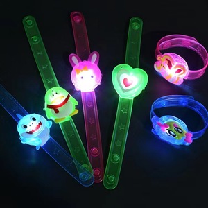 Günstige Party Multi color Light Flash Toys Geschenk für Kinder Leuchtende <span class=keywords><strong>LED</strong></span>-Leuchten Kreative Armbanduhr Flash Wrist Luminous Toys - Product Image 6