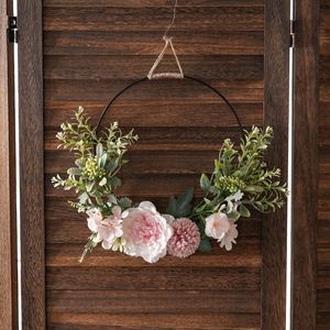 Mur de fleurs artificielles semi-circulaire CallaFloral, roses et camélias suspendus, décoration de mariage, en tissu sur treillis métallique en plastique - Product Image 1