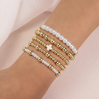 Ensemble de bracelets perlés extensibles personnalisés avec breloque croix et perles métalliques pour un style religieux superposé, bijoux de mode