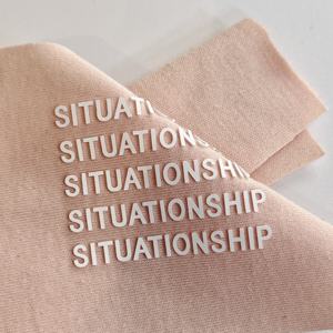 Caratteri semplici atmoferici alla moda personalizzabili del produttore originale in Silicone per etichette di abbigliamento - Product Image 1