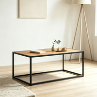 Table basse industrielle polyvalente avec structure en métal noir robuste et plateau en MDF mélaminé pour salon et usage résidentiel