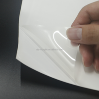 Le nouveau film thermofusible TPU est utilisé pour le bord de la veste à coque dure