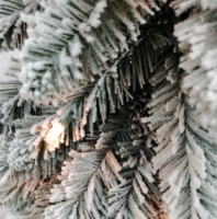 Sapin de Noël artificiel mince pré-éclairé et floqué avec lumières LED chaudes, sapin de Noël en forme de crayon pour la décoration des fêtes, vente en gros