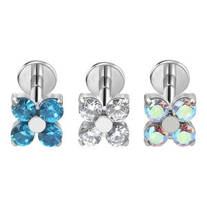 Orecchini a perno da <span class=keywords><strong>donna</strong></span> in titanio F136 con zirconi incastonati a griffe, <span class=keywords><strong>piercing</strong></span> labret per <span class=keywords><strong>trago</strong></span>, gioielli all'ingrosso di ultima generazione - Product Image 4