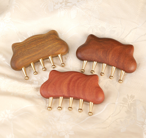 Peine de masaje para el cuero cabelludo de madera natural y latón, con forma de oreja de gato, cepillo para meridianos capilares, para el cuidado del cabello y alivio del estrés - Product Image 4