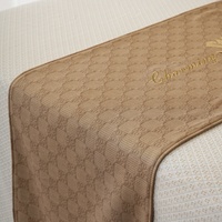 Chemin de lit décoratif en polyester brodé moderne kaki pour hôtels Salons de beauté Logo personnalisé Écharpe de lit écologique Fin de lit