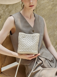 Fabricante de bolsos personalizados, bolso bandolera de cuero genuino para mujer, tendencias de bolsos 2026, bolso cuadrado pequeño - Product Image 5