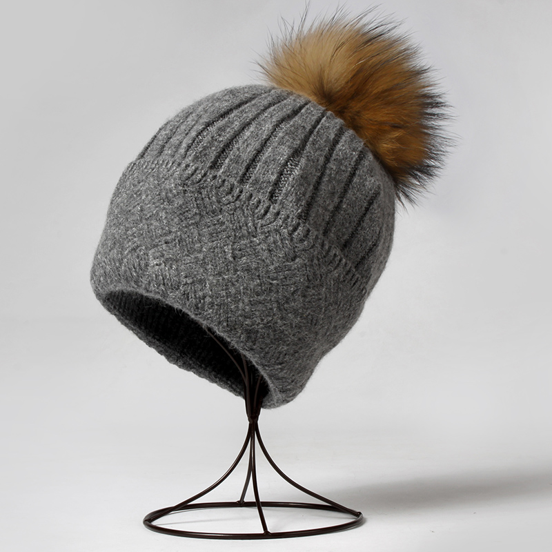 Gris foncé avec pompon