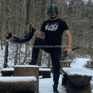 Corne à boire de haute qualité de 36 pouces d'inspiration viking, finition brillante, guerriers, style animal courbé, artisanat naturel poli à la main, Inde - Product Image 1