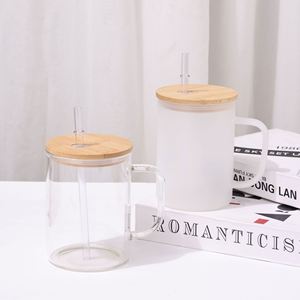 Taza de Vidrio Resistente y Duradera de 15 oz con Asa para Uso en Exteriores, Parques y Jardines - Product Image 1