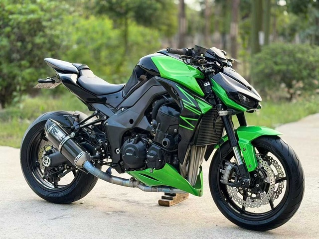 Kawasaki Z1000 1000cc Supernaked Motorcycle Second-hand Gasoline Motorcycle 4 Cylinder Liquid-Cooled EFI High Performance