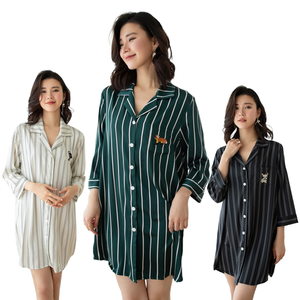 Nighty design da donna <span class=keywords><strong>camicia</strong></span> da <span class=keywords><strong>notte</strong></span> in seta <span class=keywords><strong>Sexy</strong></span> <span class=keywords><strong>camicia</strong></span> da <span class=keywords><strong>notte</strong></span> a maniche corte in raso camicie da <span class=keywords><strong>notte</strong></span> a righe estive taglie forti - Product Image 1