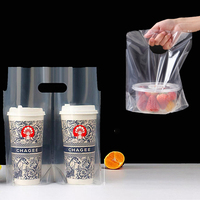 Pochette d'emballage personnalisée en LDPE souple et transparente pour magasin de bubble tea, sac d'emballage simple ou double pour gobelets, jus, café, et contenants alimentaires à emporter